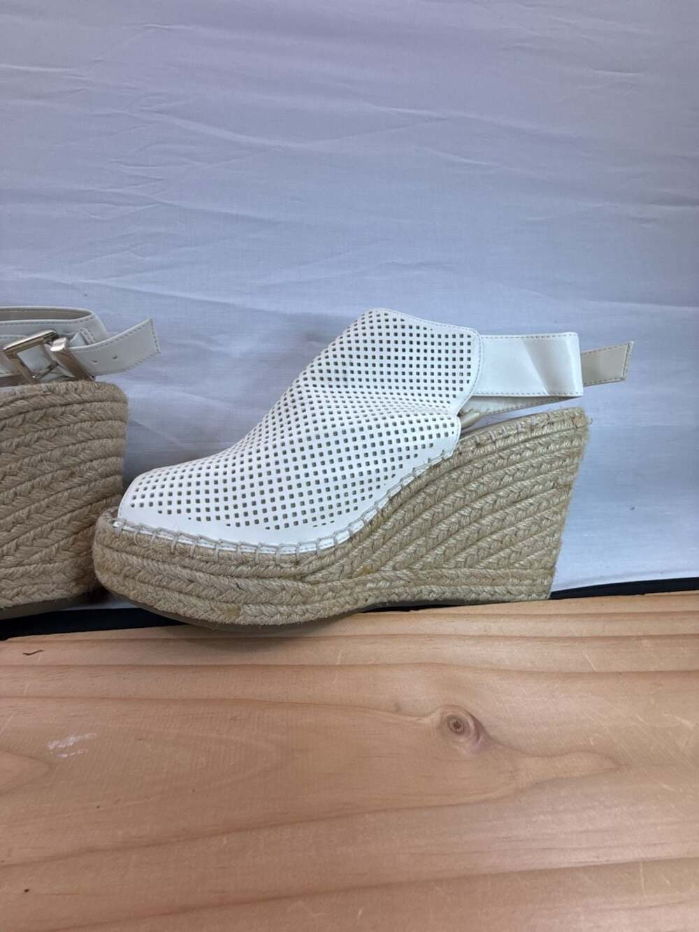 Kenneth Cole Olivia White Perforated Leather Espadrille Wedge Sandals Size 10M